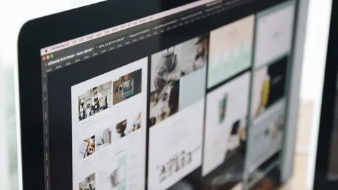 Web sitesi tasarımı üzerinde çalışan bir dizüstü bilgisayar ekranı